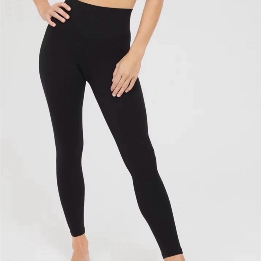 Offline by aerie real me hi-rise 7/8 leggings black size M